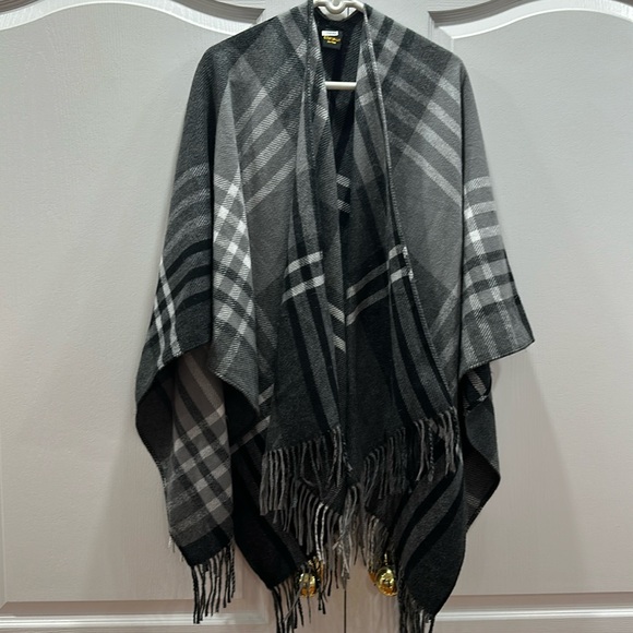 Scarf poncho wraps - Picture 1 of 9